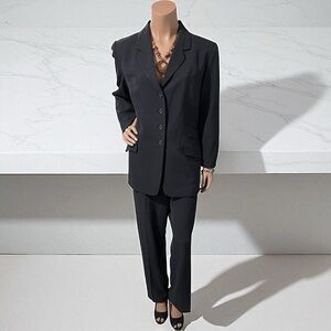 Ellen Tracy Charcoal Suit Set Beautiful ☑️